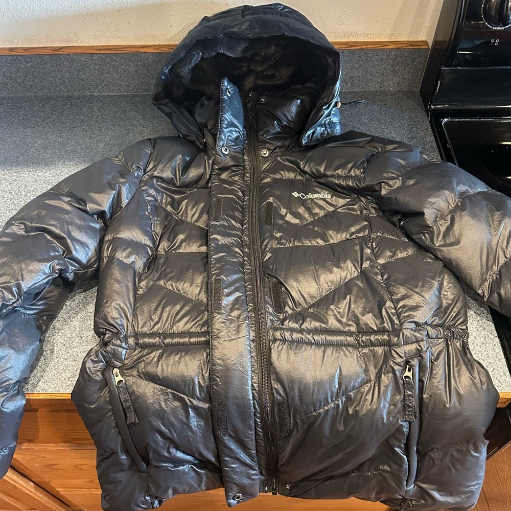 Size medium women’s Columbia puffer coat